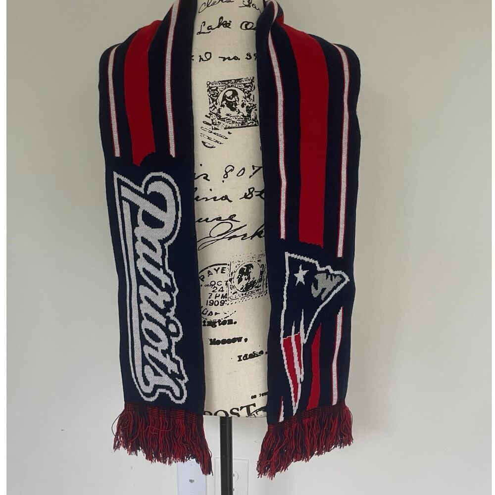 NFL FOOTBALL NEW ENGLAND PATRIOTS SCARF REVERSIBLE WINTER FANATIC APPAREL ICONIC